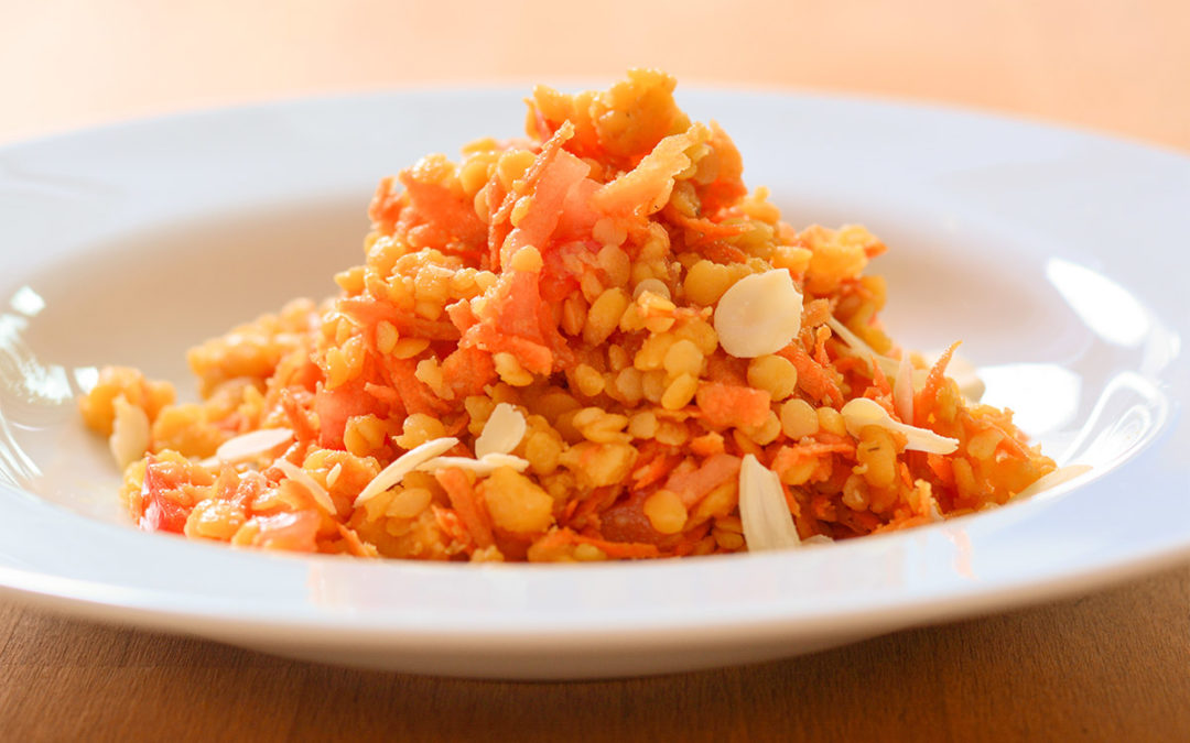 Gelbe Linsen-Möhrensalat mit Mandelsplittern